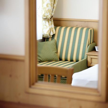 Aparthotel Garni Monte คาร์ทิทช์ ภายนอก รูปภาพ