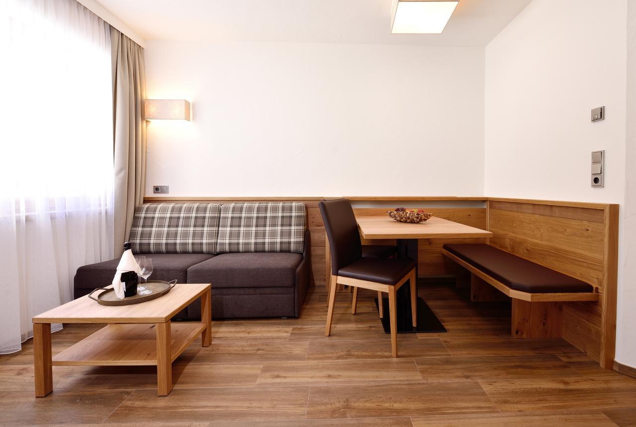 Aparthotel Garni Monte คาร์ทิทช์ ภายนอก รูปภาพ